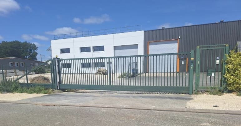 Portail d'usine 1/2