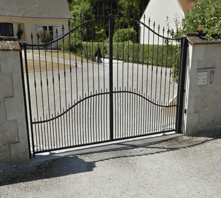 Portail Barreaudé "Chapeau de Gendarme" à Fers de Lance